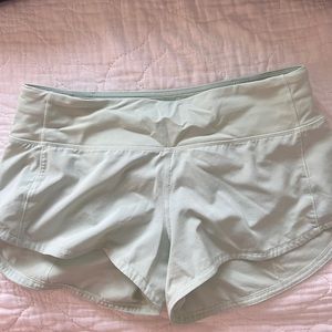 Lulu lemon speed up low-rise lined short 2.5”